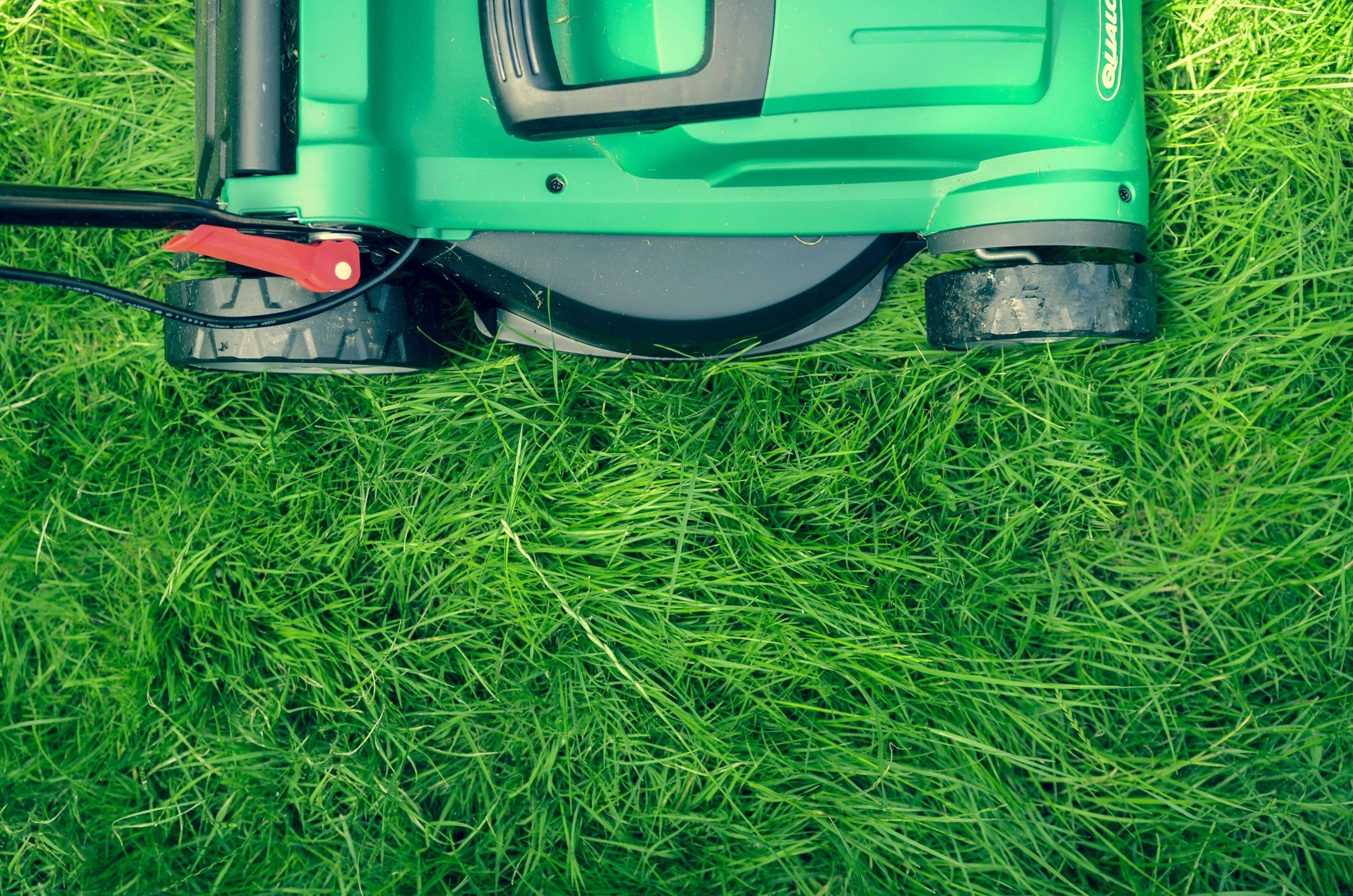 How to Charge an Electric Lawn Mower? A Guide to Best Practices.